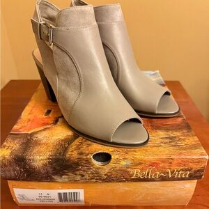 Bella Vita Women's Light Gray Heeled Boots